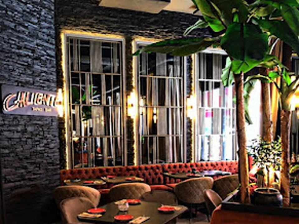 Caliente Tapas bar city
