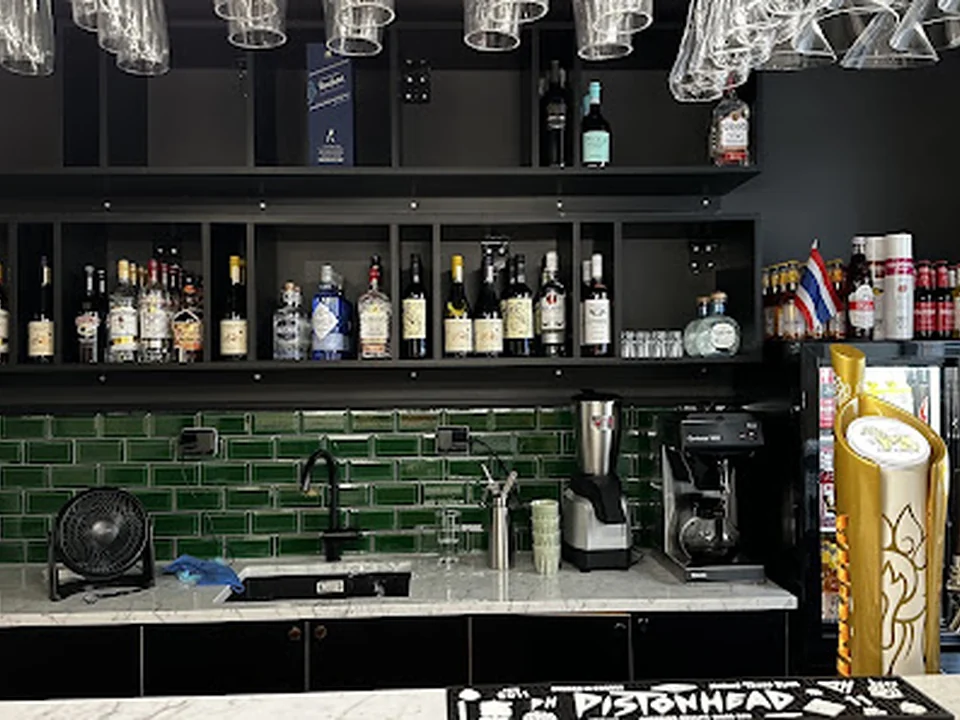 Chalong Thai restaurang&Bar