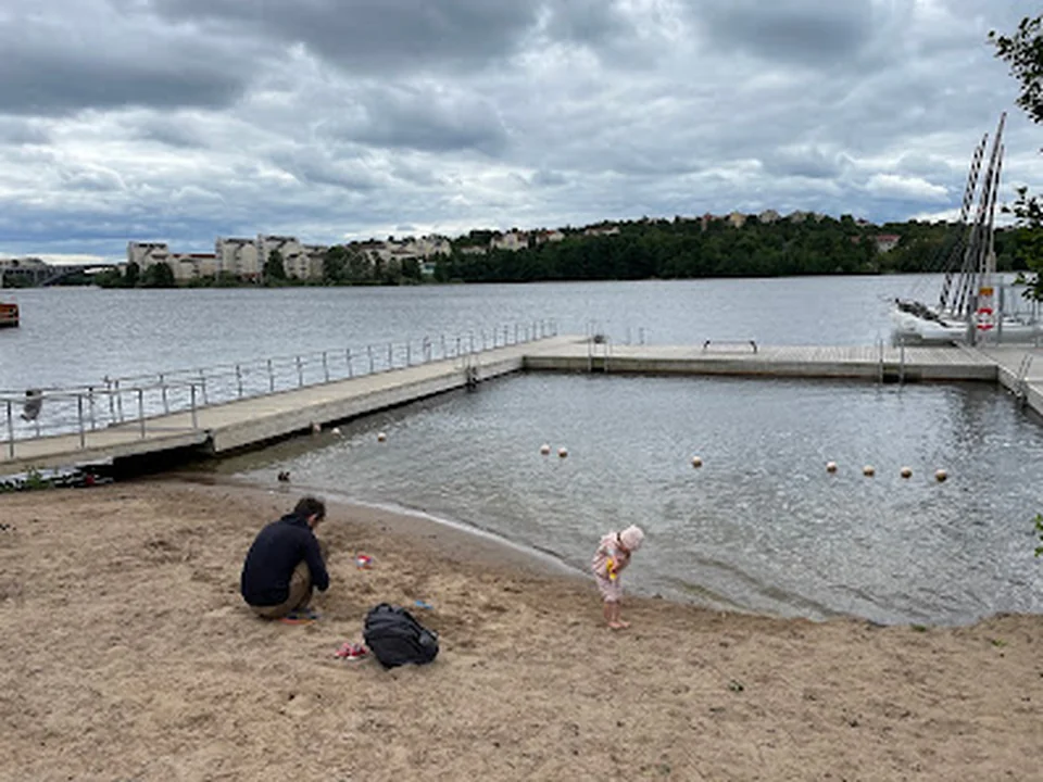 Huvudsta beach