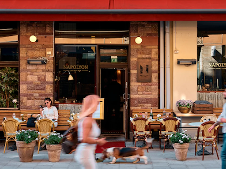 Napolyon Bistro & Bar