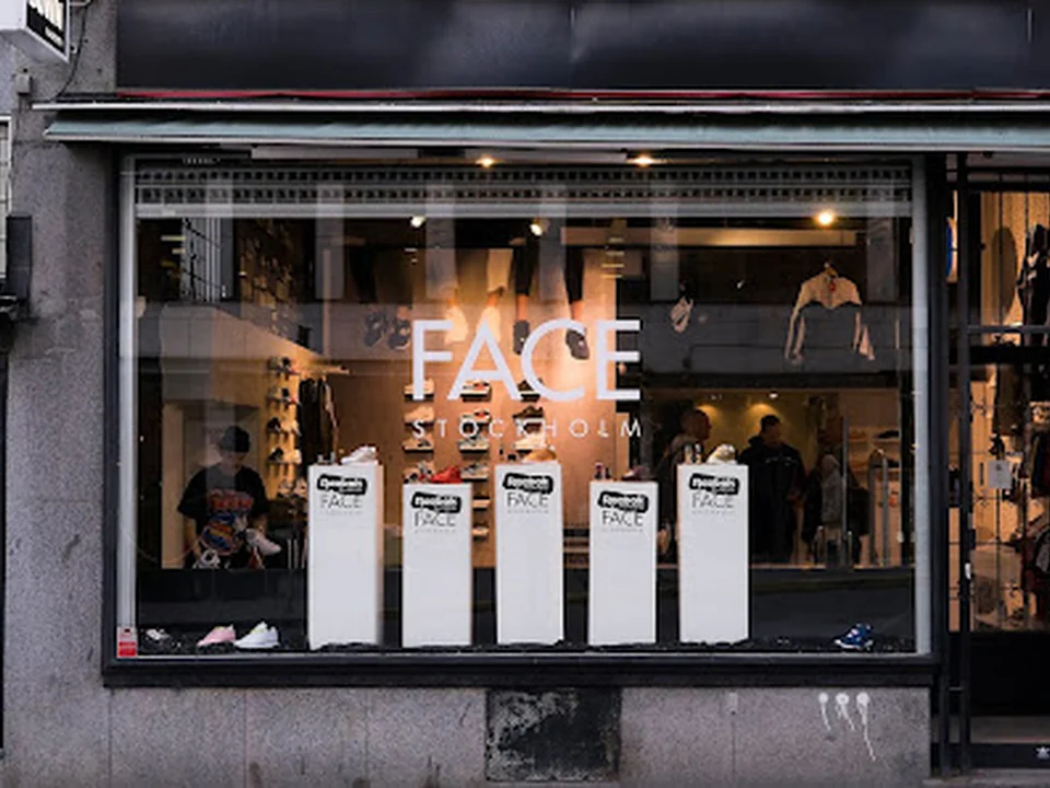 Foto de Six Feet Down Sneaker Store
